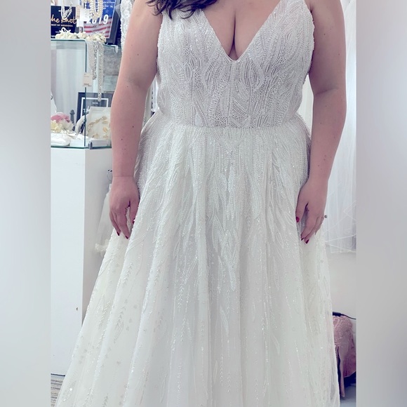 Enaura Margo wedding dress with bustle NWT - Picture 4 of 7